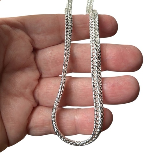 New Elegant Silver Necklace - Picture 5 of 7